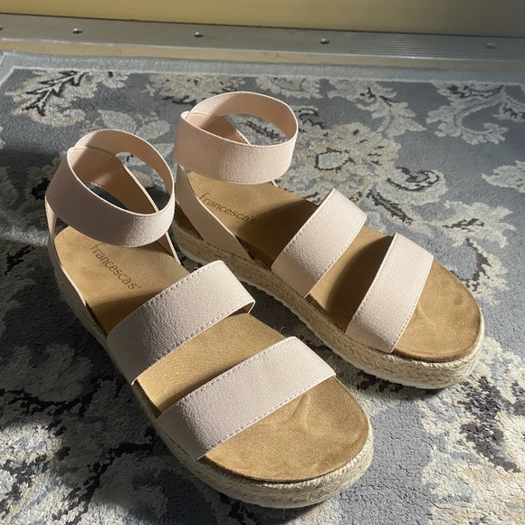 Francesca's Elastic Sandals - Picture 2 of 5